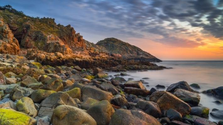 Grottorna i Kullabergs naturreservat (71.2 km) Naturreservatet på Kullen är ett av s ca 150 naturreservat. Här kan ni besöka de spännande grottorna.