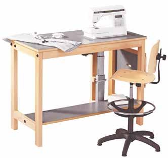 Symaskinsbord Mycket fint symaskinsbord i massiv bok med mörkgrå laminat på bordsskivan. Bordet är inkl. hiss till symaskinen.