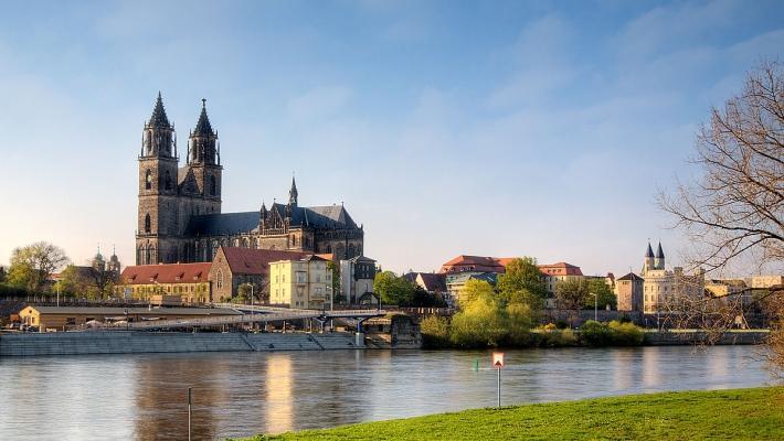 Magdeburg (73.6 km) Magdeburg är med sin fantastiska historiska och sköna grönområden, gamla stadsdel och härliga atmosfär en vacker stad, väl värd ett besök.