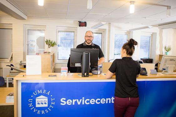 VEM BEMANNAR SERVICECENTER? Den personal som idag bemannar växel/reception och Frontdesk.