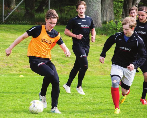 Fotboll Christian Månsson har kandidatexamen från