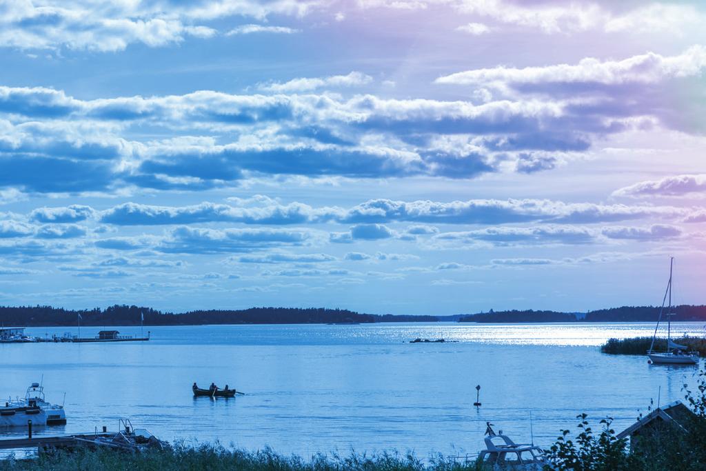 världens näst största byggnad. Det krävdes 20 000 arbetare och 700 arkitekter för att bygga den kolossala byggnaden. Resten av historien får du höra på plats.