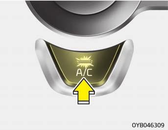 Lär känna bilen Luftkonditionering (A/C) Tryck på A/C-knappen för att starta luftkonditioneringssystemet (indikatorlampan tänds). Tryck på knappen när du vill stänga av luftkonditioneringen.