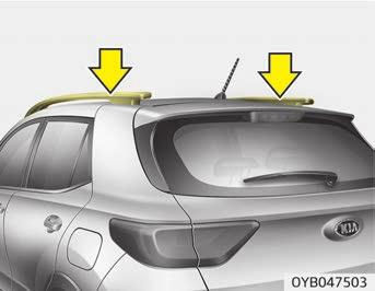 EXTERIÖR UTRUSTNING Takreling (i förekommande fall) VARNING Om bilen är utrustad med takreling kan du lasta på taket.