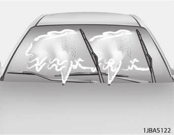 Underhåll TORKARBLAD Torkarbladkontroll OBSERVERA Hetvaxbehandling på automatiska biltvättar kan göra vindrutan svår att rengöra.
