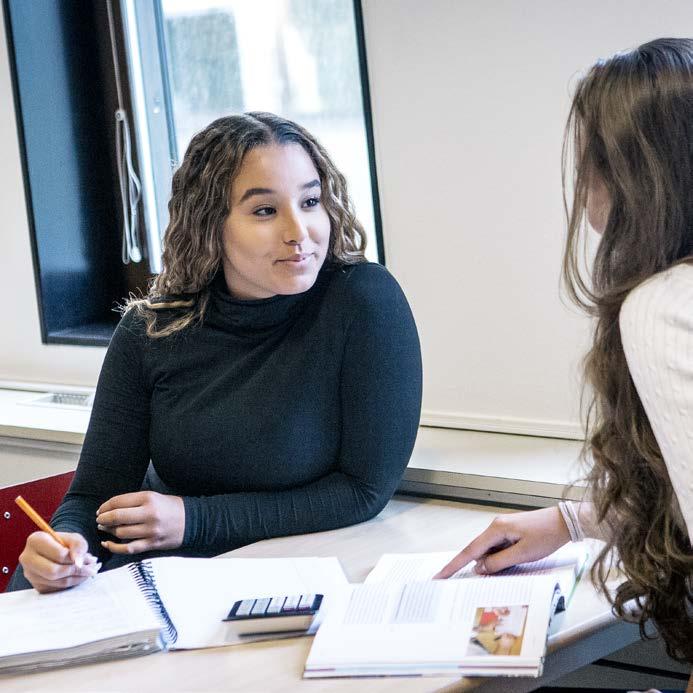 Ekonomiprogrammet Naturvetenskapsprogrammet Samhällsvetenskapsprogrammet Gymnasiegemensamma ämnen Gymnasiegemensamma ämnen Gymnasiegemensamma ämnen nen Våra utbildningar Matematik 1b 100 Matematik 1c