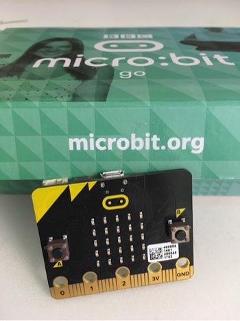 Micro:bit BBC Micro:bit är en liten, fullt programmerbar dator som man