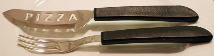 Trevliga smörknivar i rostfritt stål med mönster på skaften.