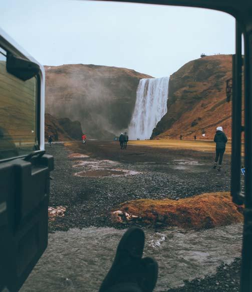 Foto: Tim Trad, Unsplash Bilpaket Island runt, 8 eller 10 dagar Att hyra bil och åka runt på egen hand blir allt mer populärt. Många tycker om att få bestämma sin egen takt.