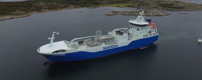 leverans av två LNG-drivna cementfartyg. Greenland och Ireland är de första i sitt slag i världen och representerar en ny era inom cementtransporter.