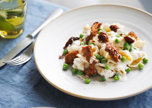 Klassiker i ny tappning CARBONARA MED MANDELPARMESAN 400 g Blomkål, buketter 200 g Rapsolja 10 g Vitlök, pressad 300 g Veganskt alternativ till matlagningsgrädde 300 g Grönsaksbuljong 650 g