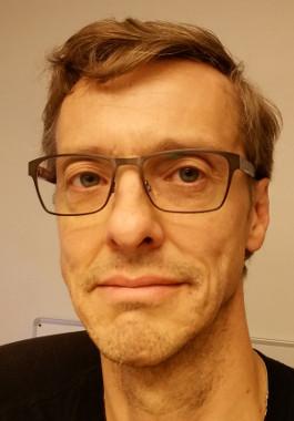 CV för Stefan Petersen spe@ciellt.se 2017-07-12 Stefan Petersen/ +46-733-627526 Erfarenhet Mångårig erfarenhet att ta fram fysiskt små elektronikkonstruktioner i små självstyrande grupper.