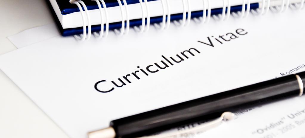 VÄLJ UT DET VÄSENTLIGA CV är en förkortning av det latinska curriculum vitae som betyder levnadslopp. Denna lilla kuriosa innebär dock inte att vi ska redogöra för varje steg vi tagit sen barnsben.