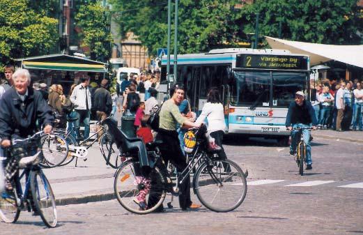 Cykeltäta Lund satsar ännu mer Lund är Sveriges cykeltätaste kommun och den kommun i landet som har högst andel gående och cyklande vid korta resor.