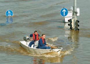 Insatserna i Dresden, Tyskland Bild 5. Tiotusentals människor hade förts i säkerhet när denna bild togs, den 15 augusti 2002.