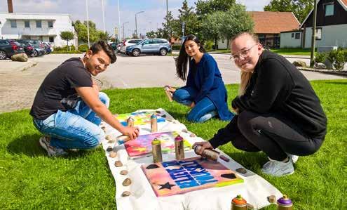 Sommarjobb gav ungdomar möjligheter att lära för livet Varje år erbjuder kommunen sommarjobb till unga burlövsbor för att de ska få testa på hur det är på arbetsmarknaden och få nya erfarenheter.