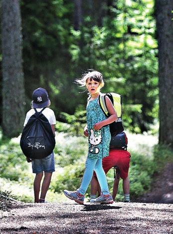 Guidade turer FORSHAGA Motionsträff vid Kulturstigen i Mölnbacka Motionsträffarna startar och fortsätter varje måndag t den ed åin in på ultursti en a lin vid na ölnba a HAMMARÖ Stora Enso Skoghalls