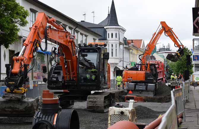 Byte av vattenledningar på Storgatan i centrala Kungsbacka. Arbete har påbörjats att se över roller och ansvarsfördelning i planprocessen.