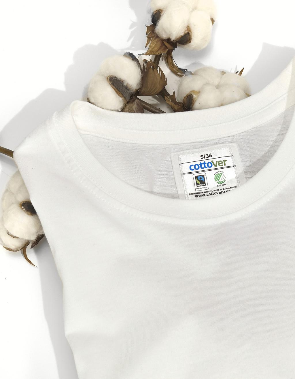 Cottover är certifierat med: Made with Fairtrade Cotton Fairtrade är en internationell märkning som bekämpar fattigdom genom rättvis handel Fairtrade certifierar bomullen i plaggen.