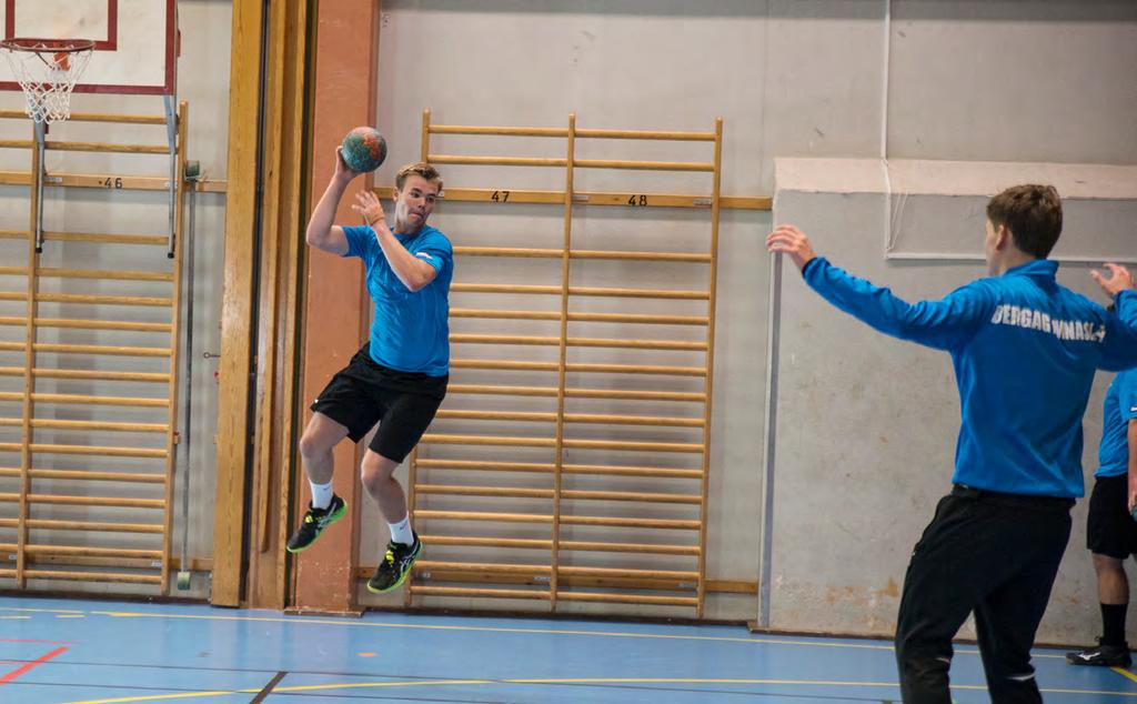 IDROTTSGYMNASIET ÄR KNUTET TILL SAMTLIGA VÅRA PROGRAM BA / BF / EE / EK / FT / HA / RL / SA / TE / VO 25 IDROTTS- GYMNASIUM, NIU På Berga kan du kombinera dina gymnasiestudier med en nationell