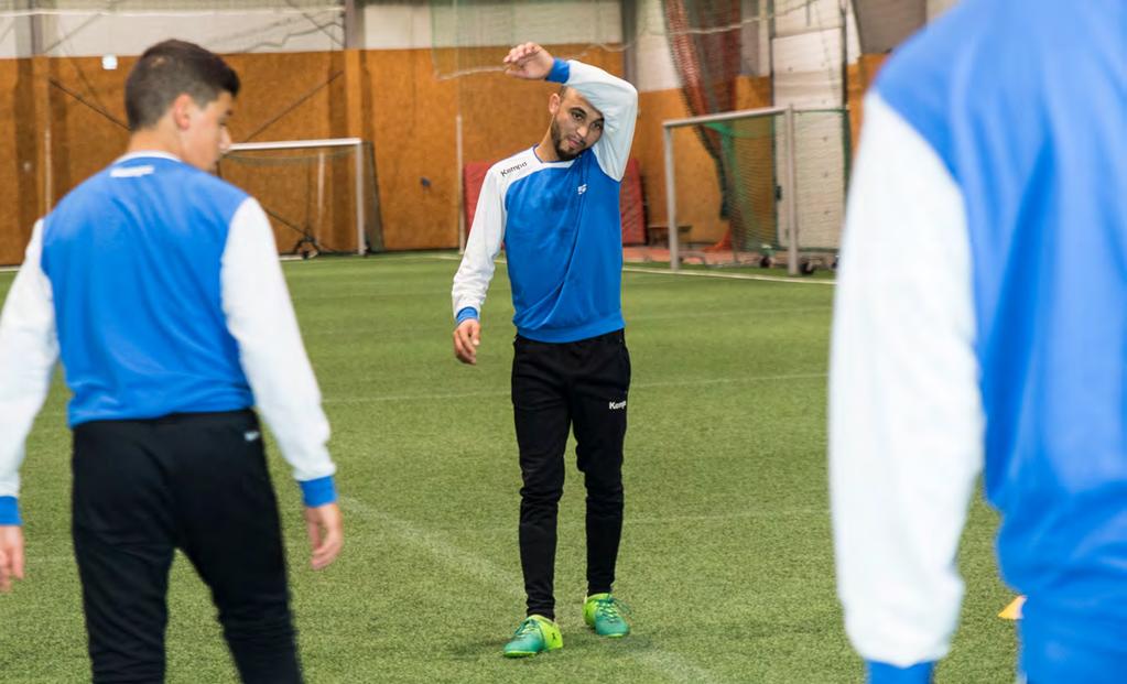 På Bergagymnasiet kan du välja att kombinera dina gymna siestudier med vår fotbollsutbildning. På fotbollsgymnasiet tränar du två pass i veckan.