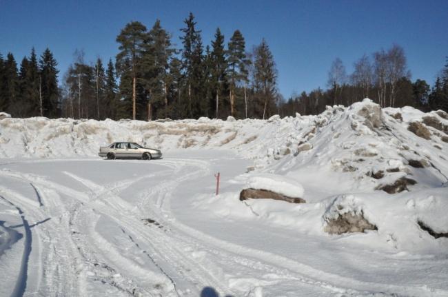 föroreningsmängden i snö. I områden där det är lite trafik som i bostadsområden eller i centrala delar av staden som är bilfria har snö en låg föroreningshalt (a.a.).