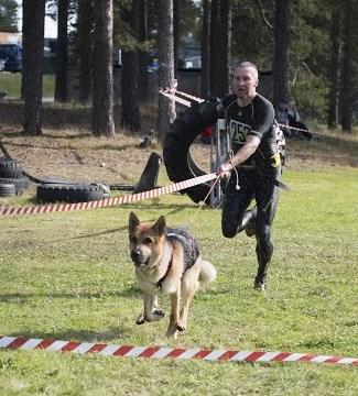 Tanken är alltid att ha säkerheten i fokus, att alla ska kunna genomföra hindren och att de tillsammans skapar en stor utmaning för ekipaget.