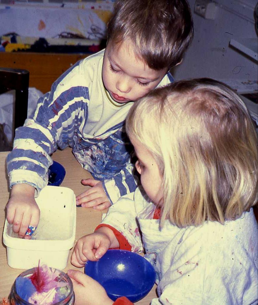 Gustav- Det var du Jesper som kom på hur man gör gipsfåglar kommer du