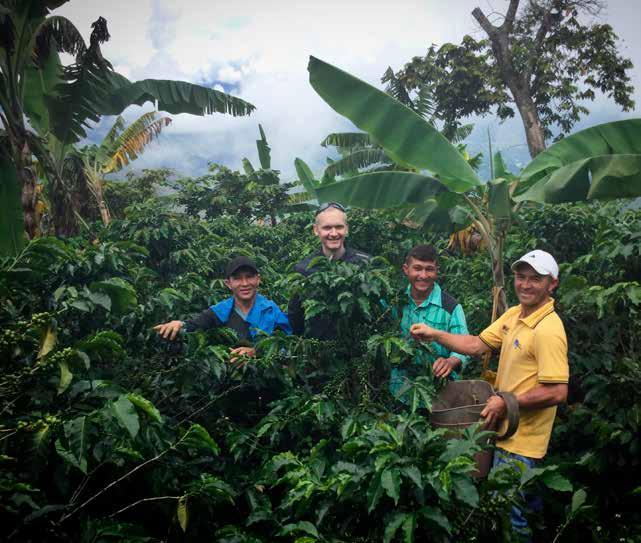 SÅ ODLAR VI FRAMTIDENS KAFFE Varje kopp kan spåras Vi köper vårt kaffe direkt från odlarländerna med så få mellanhänder som möjligt.