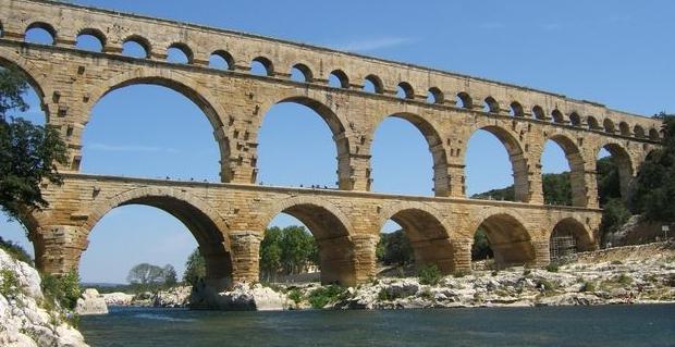 Lördag 29 september Efter frukost och utcheckning gör vi ett besök vid Pont du Gard.