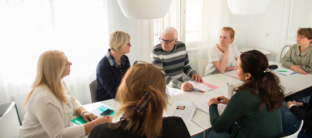 I den här broschyren kan du läsa om vem som har ansvar för att en arbetsmiljö är säker. Med arbetsmiljö menas den fysiska och sociala miljön på arbetet, samt hur arbetet är organiserat.