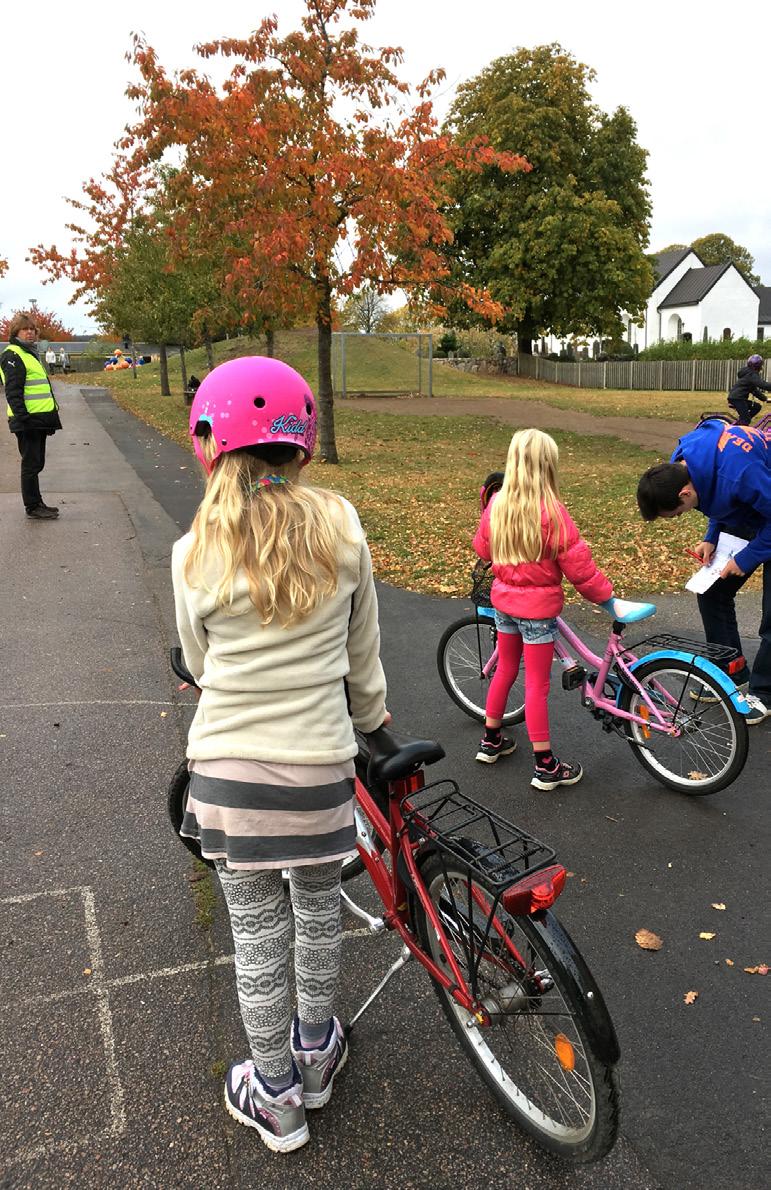 Hovgårdsskolan i Halmstad Efter förfrågan från kommunen i Halmstad och projektet Hållbart resande genomförde NTF Väst i oktober en utbildning inom säker cykling och trafiksäkerhet med tre klasser på