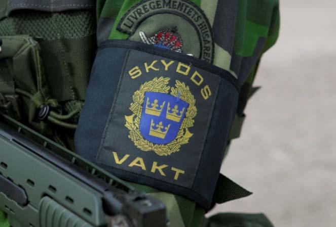 Skyddsvaktsemblem Personal som fullgör sin bevakningsuppgift ska vara uniformerad. Detta grundkrav finns i 10 FM föreskrifter (FFS 2010:6) om vakttjänst inom FM (VaktB).