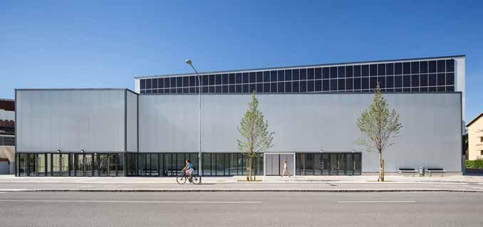 TEMA: OFFENTLIGA BYGGNADER Multiarenan Fyrishov i Uppsala kombinerar geoenergi med sol- och vindkraft. Foto: Stig Jansin. MWh kyla per år produceras med hjälp av kylaggregat.