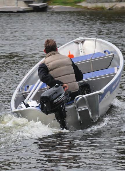 sekunder 4,0 sekunder 4,1 sekunder 4,2 sekunder 4,5 sekunder 4,5 sekunder Vi mäter bullernivån på motorerna vid förarens öra i aktern vid toppvarv, sju knop, fem knop, tre knop och vid tomgång.