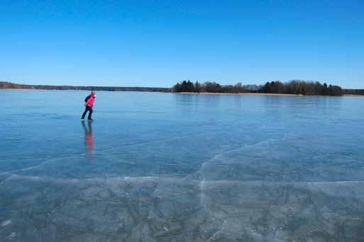 Foto: Enköpings kommun Mälaren med sina många vikar och öar är en fantastisk sjö för aktiviteter till exempel att åka långfärdsskridskor eller isjakt.