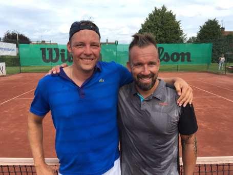 Klass Segrare Runner up Resultat HS40 Magnus Hedlund Christer Fellving 6-3, 2-6, 7-6 Brottkärrs TF Bjuvs TK (5) Magnus till vänster och Christer till höger.