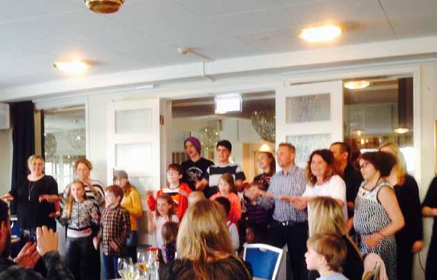 Teckenspråkssång Barnen har aktiviteter, utifrån ålder och förutsättningar, tillsammans med ledare från DBU, Mo Gård och NKCdb.