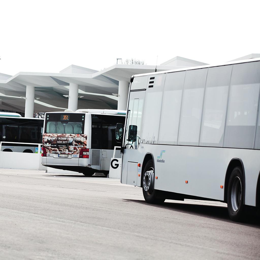 TRAFIK OCH KOMMUNIKATION Unga röster: Det finns fler el- och biogasbussar till och från Trönninge för miljöns skull. Biljettpriset ska vara lägre så att fler väljer att åka buss.