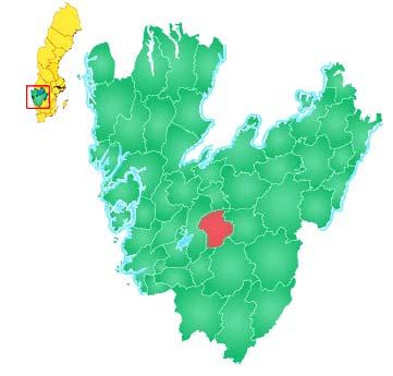 av de viktiga tvärgående stråken genom regionen. Genom tätorten, med tågstopp, går även Västra Stambanan som är en av Sveriges mest trafikerade järnvägar mellan Göteborg och Stockholm.