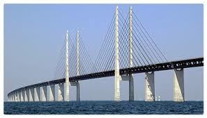Snedkabelbro t ex Öresundsbron * En snedkabelbro är uppbyggd av en balkbro som ligger på två