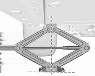 264 Bilvård 3. Kontrollera att domkraften är korrekt placerad under rätt luftpunkt. 4. Ställ in domkraften på rätt höjd.