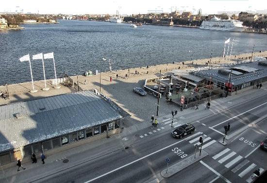 Vackra dagar är Skeppsbron del i ett populärt promenadstråk