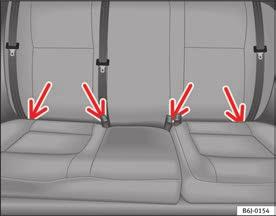 48 Barnsäkerhet Montera ett barnsäte med ISOFIX-systemet Med ISOFIX-systemet kan bilbarnstolar monteras snabbt, enkelt och säkert på baksätets ytterplatser.