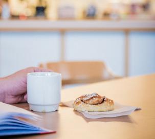 SMÅTT & GOTT LIte roliga fakta om vår gymnasieskola Över 600 koppar kaffe konsumeras varje dag i fiket. Vi har en mängd olika nationaliteter på skolan.