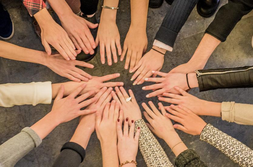 TRANEMO GYMNASIESKOLA DET STORA UTBUDET I DET LILLA PAKETET Hos oss finner du det du söker. En trygg plats där du kan utvecklas utifrån dina egna förutsättningar tillsammans med andra.