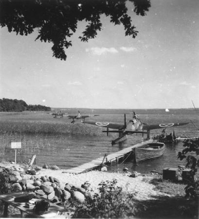 Flygvapenövning vid Ringsjön i Skåne den varma sommaren 1947.