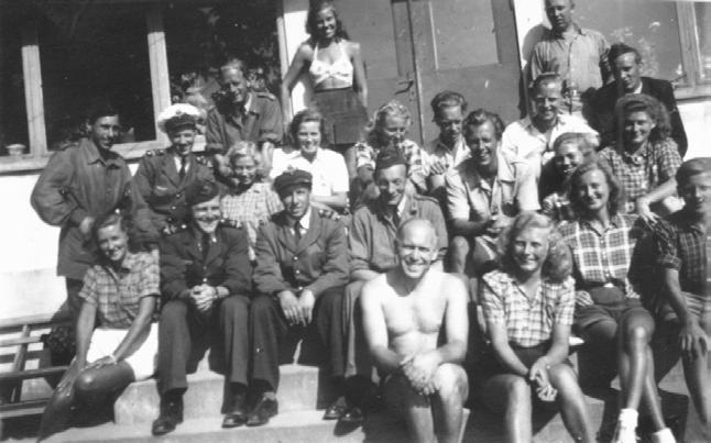 Flygvapenövning vid Ringsjön i Skåne den varma sommaren 1947. Förläggningen vid vandrarhemmet.