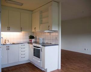 Vänersborgsbostäder har gjort om tidigare service lägenheter till trygghetsboende och erbjuder nu lägenheter med extra god tillgänglighet och social samvaro, för dig som är 70 år eller äldre.