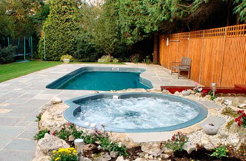 Java En vacker pool med trappa i romersk stil Java 101 10,10 * 3,82 m, 49 m3 Djup 1,51 m XL Java 114